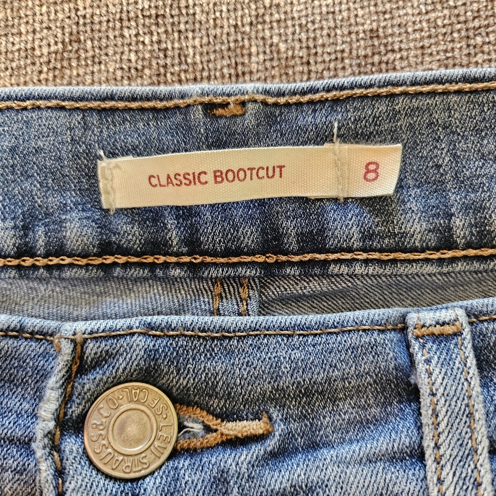 Levi's Classic Bootcut Denim Jeans - Picture 3 of 4